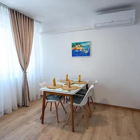 Platanus Center * טרביניה