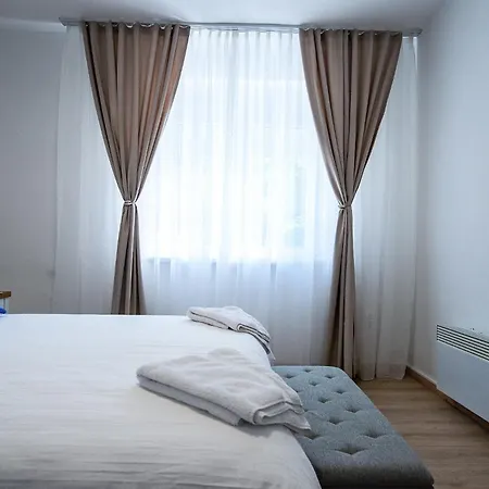 דירה Platanus Center